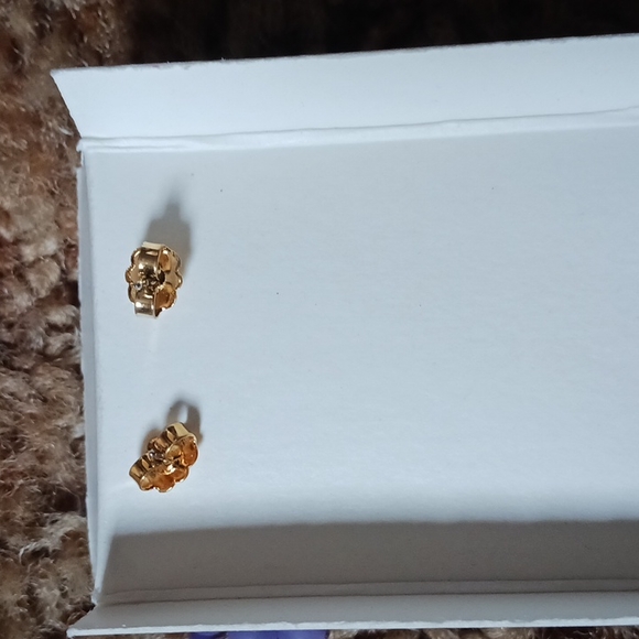 Earings - Picture 2 of 2